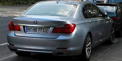File:BMW ActiveHybrid 7 L (F02) – Heckansicht, 26. Juni ...