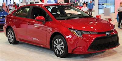 File:2020 Toyota Corolla Hybrid front NYIAS 2019.jpg ...