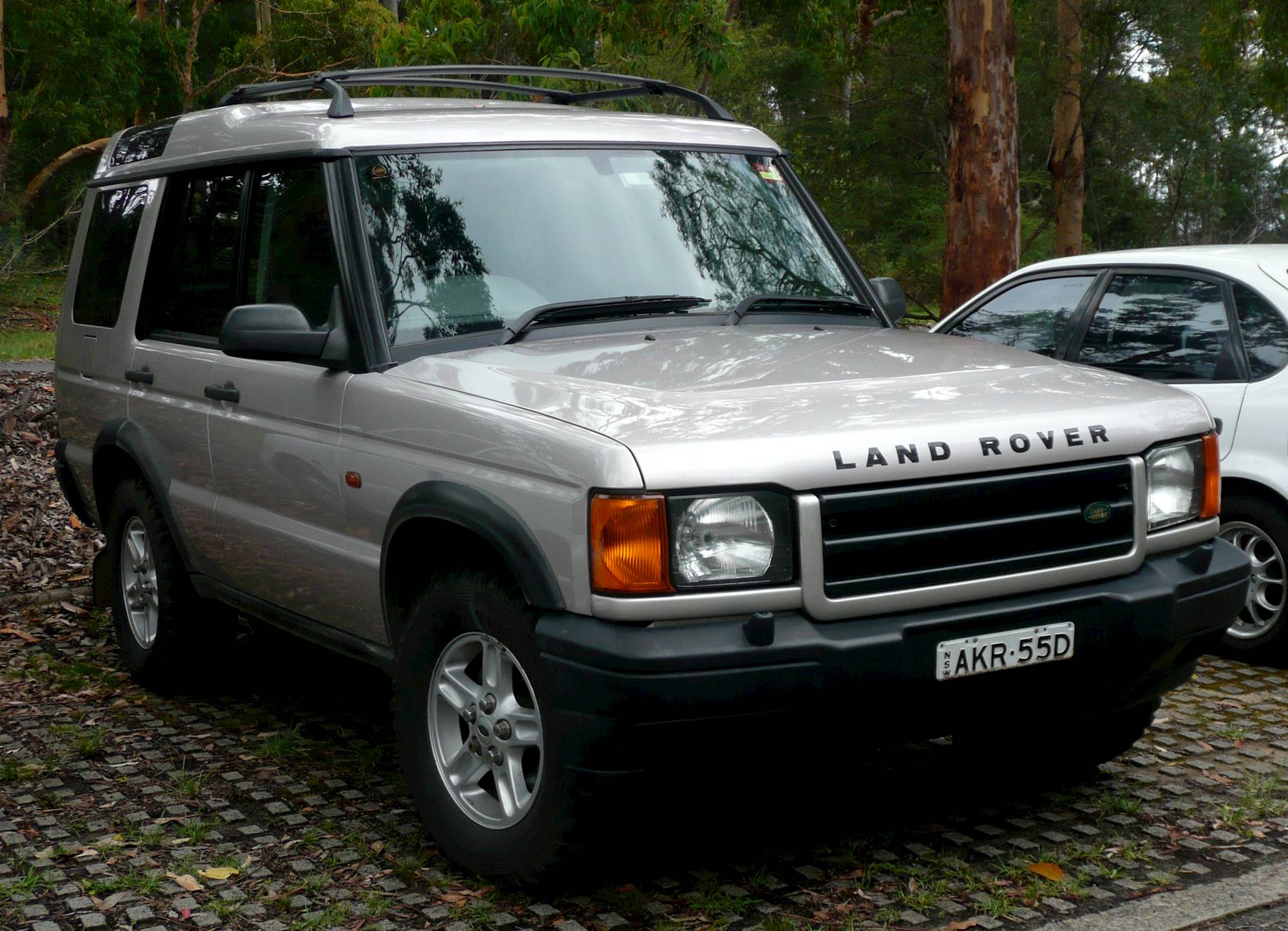 thumbnail image 2 of Handbrake Cable Replacement For Land Rover Discovery 2 TD5 & V8 1999-2004 (Part No. SPB000150) 2 of 5