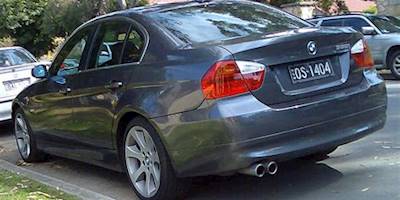 File:2005-2006 BMW 330i (E90) sedan 01.jpg - Wikimedia Commons