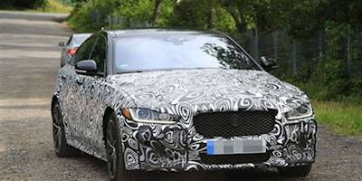 Spyshots: Jaguar XE SVR berline (2018) | GroenLicht.be