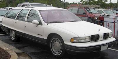 File:Oldsmobile Custom Cruiser.jpg - Wikimedia Commons