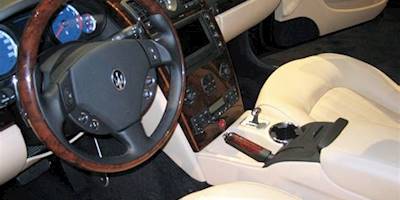 File:Maserati Quattroporte Exec GT interior at 2006 ...