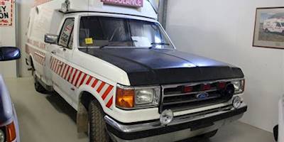 File:1992 Ford F250 ambulance (14703574317).jpg ...