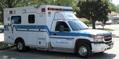 File:GMC Sierra paramedic ambulance.jpg - Wikimedia Commons