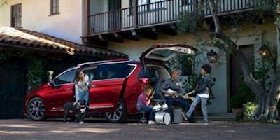 2018 Chrysler Pacifica Adds 4G LTE Capability, Expands ...