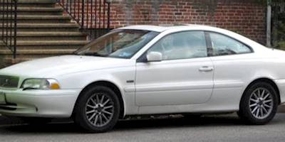 File:Volvo C70 coupe -- 04-10-2011.jpg - Wikimedia Commons
