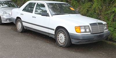 File:1990 Mercedes-Benz 300 E (W124) sedan (22252152911 ...