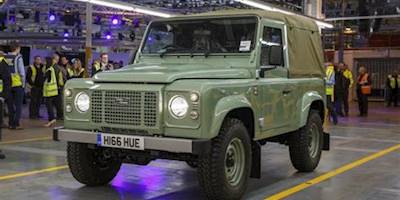 File:Land Rover Defender 2016 Last Edition.jpg - Wikimedia ...