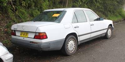 File:1990 Mercedes-Benz 300 E (W124) sedan (22053788720 ...