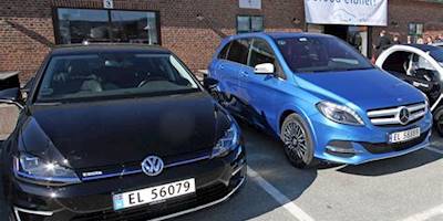 File:VW e-Golf & MB B Class ED Norge 2015.jpg - Wikimedia ...