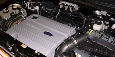 File:2006 Mercury Mariner Hybrid engine.jpg - Wikimedia ...