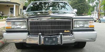 File:1991 Cadillac Fleetwood gold-edition black gril.jpg ...