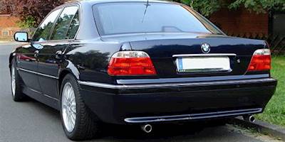 File:BMW 740 V8 E38 rear.JPG - Wikimedia Commons