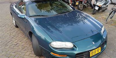 File:1998 Chevrolet Camaro (14748301470).jpg - Wikimedia ...