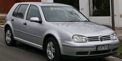 File:2003 Volkswagen Golf (1J MY03) Generation 2.0 5-door ...