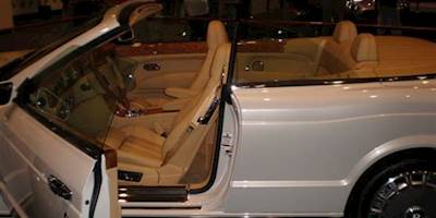 File:2009 white Bentley Azure side.JPG - Wikimedia Commons