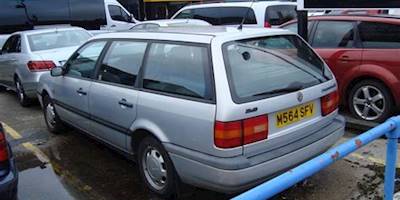 File:1994 Volkswagen Passat 2.0 CL Estate (16061107521 ...