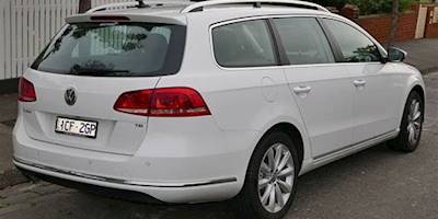 File:2014 Volkswagen Passat (3C MY15) 118TSI station wagon ...