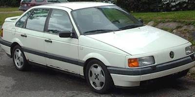 File:'90-'93 Volkswagen Passat Sedan.jpg - Wikimedia Commons