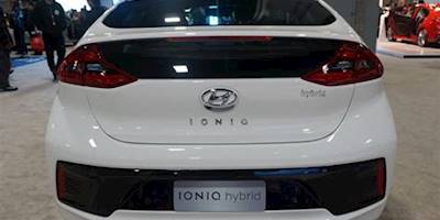 File:Hyundai Ioniq Hybrid WAS 2017 1776.jpg - Wikimedia ...