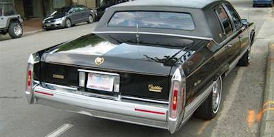 File:1991 Cadillac Fleetwood gold-edition black rr.jpg ...