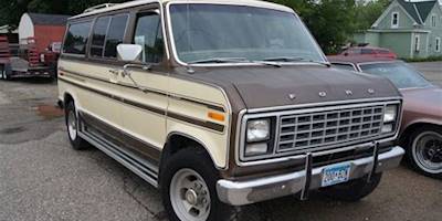 File:79 Ford E-250 Club Wagon Chateau (14550782803).jpg ...