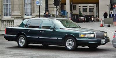 Green 1995 Lincoln Town Car