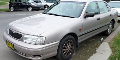 File:2002 Toyota Avalon (MCX10R Mark II) Sorrento sedan ...