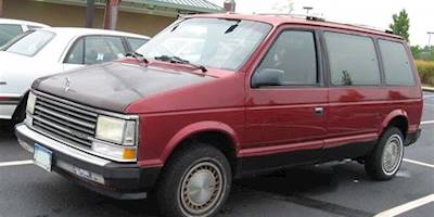 File:87-90 Plymouth Voyager.jpg - Wikimedia Commons