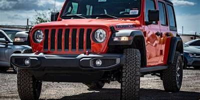 Photo of a Parked Red Jeep Wrangler Rubicon · Free Stock Photo