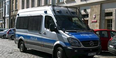File:Mercedes-Benz Sprinter Policja Krakow G719 - april ...
