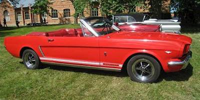 Ford Mustang Convertible Red