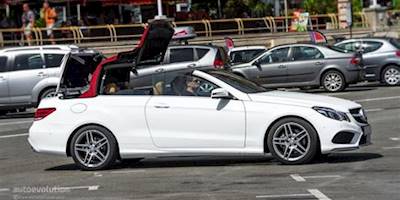 MERCEDES-BENZ E-Class Cabriolet roof in action - Photo #12/52