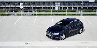 Audi A3 e-tron | Der neue Audi A3 e-tron in kosmosblau ...