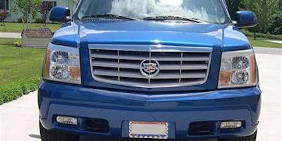 File:2003 Cadillac Escalade EXT front.JPG - Wikimedia Commons
