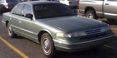 File:'95-'97 Ford Crown Victoria.jpg - Wikimedia Commons