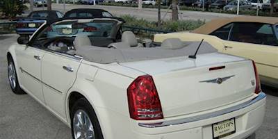 File:2008 Chrysler 300 white convertible in Florida-rear ...