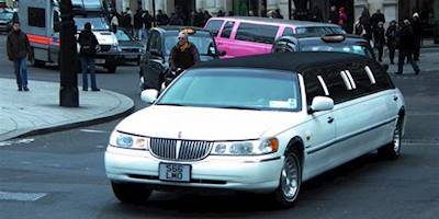 Limos on parade | Stretched 1999 Lincoln Town Car ...