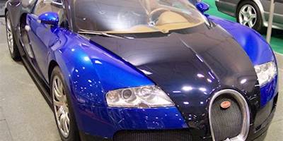 File:Bugatti Veyron 16.4 bicolor vr TCE.jpg - Wikimedia ...