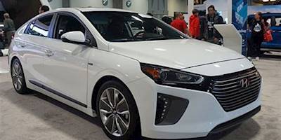 Archivo:Hyundai Ioniq Hybrid WAS 2017 1781.jpg - Wikipedia ...