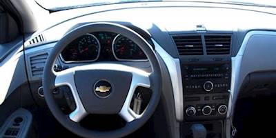 File:2010 Chevrolet Traverse 02.jpg - Wikimedia Commons