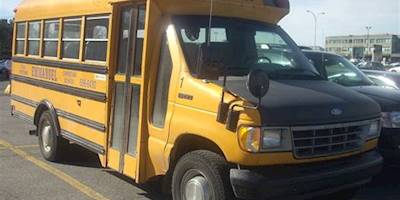 File:'95-'96 Ford E-250 School Bus.jpg - Wikimedia Commons