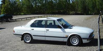 File:BMW 528i (3537473130).jpg - Wikimedia Commons