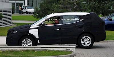 Scooped: 2013 Hyundai Santa Fe in Europe (interior ...