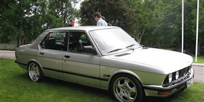 File:BMW 528i E28 (9234964852).jpg - Wikimedia Commons
