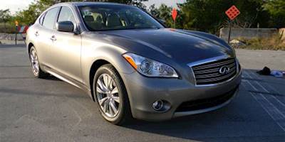 2011 Infiniti M37 | Side shot/ angle view on the right ...