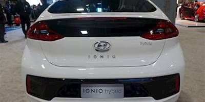 File:Hyundai Ioniq Hybrid WAS 2017 1776.jpg - Wikimedia ...