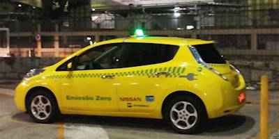 File:Nissan Leaf Taxi Aerop Santos Dumond Rio de Janeiro ...