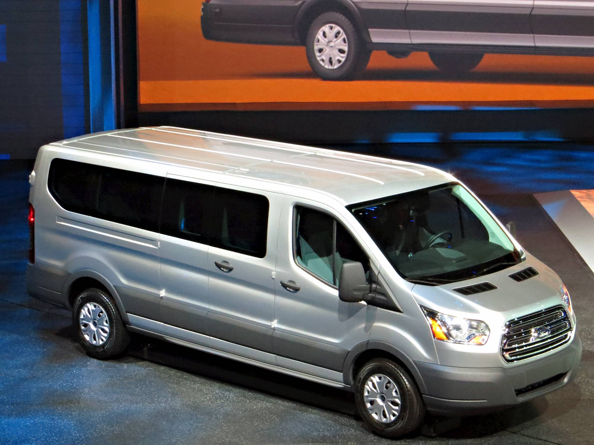 Микроавтобус это легковой автомобиль. Ford Transit connect 2013. Ford Transit 2013 минивэн. Ford Transit connect 2022. Ford Transit 2016.